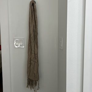 NEVER BEEN USED Tan scarf with knitted fringes